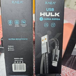 Cable USB-A a Lightning HULK, modelo MODX-C90, con protección junto al conector y su envase